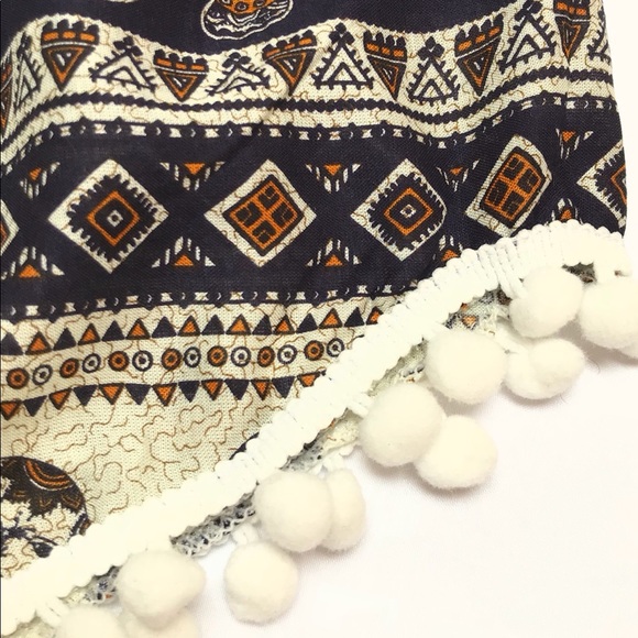 Pom Pom Shorts - Picture 4 of 4